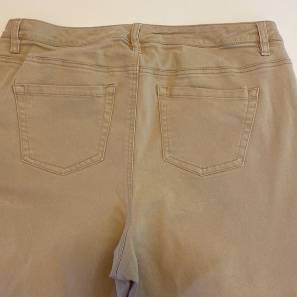 Lane Bryant khaki colored jeans  capri straight leg size 16 - Picture 4 of 10